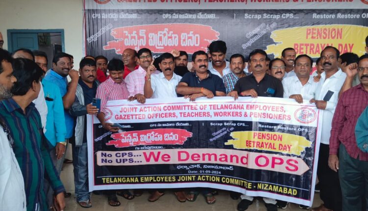 Employees' protest without even counting the rain