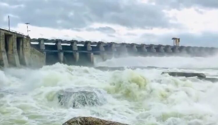 Water discharge through five gates