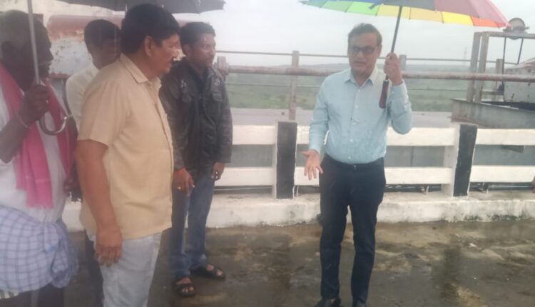 District Additional Collector Srinivas Reddy visited the Kaulas Nala project