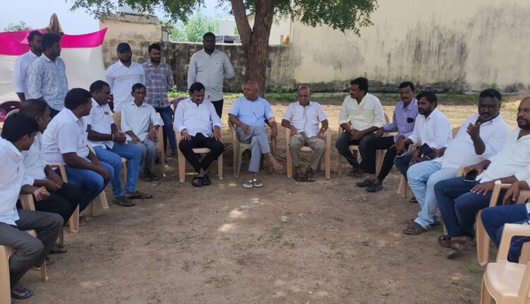 DCC President visited Musku Bhuma Reddy's family