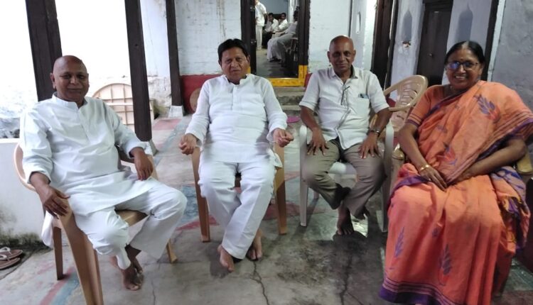Sudarshan Reddy visited Musku Bhuma Reddy's family