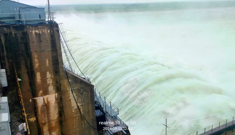 Lifting of 40 gates of Sriramsagar project
