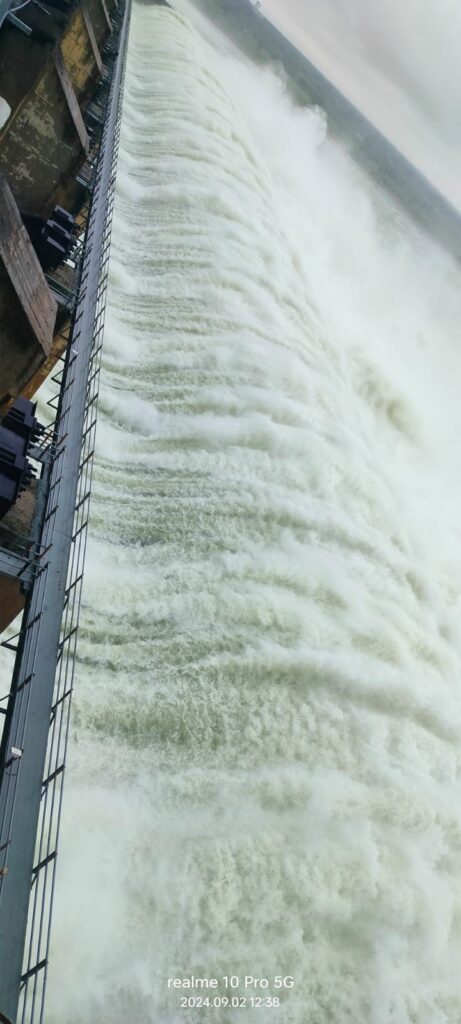 Lifting of 40 gates of Sriramsagar project