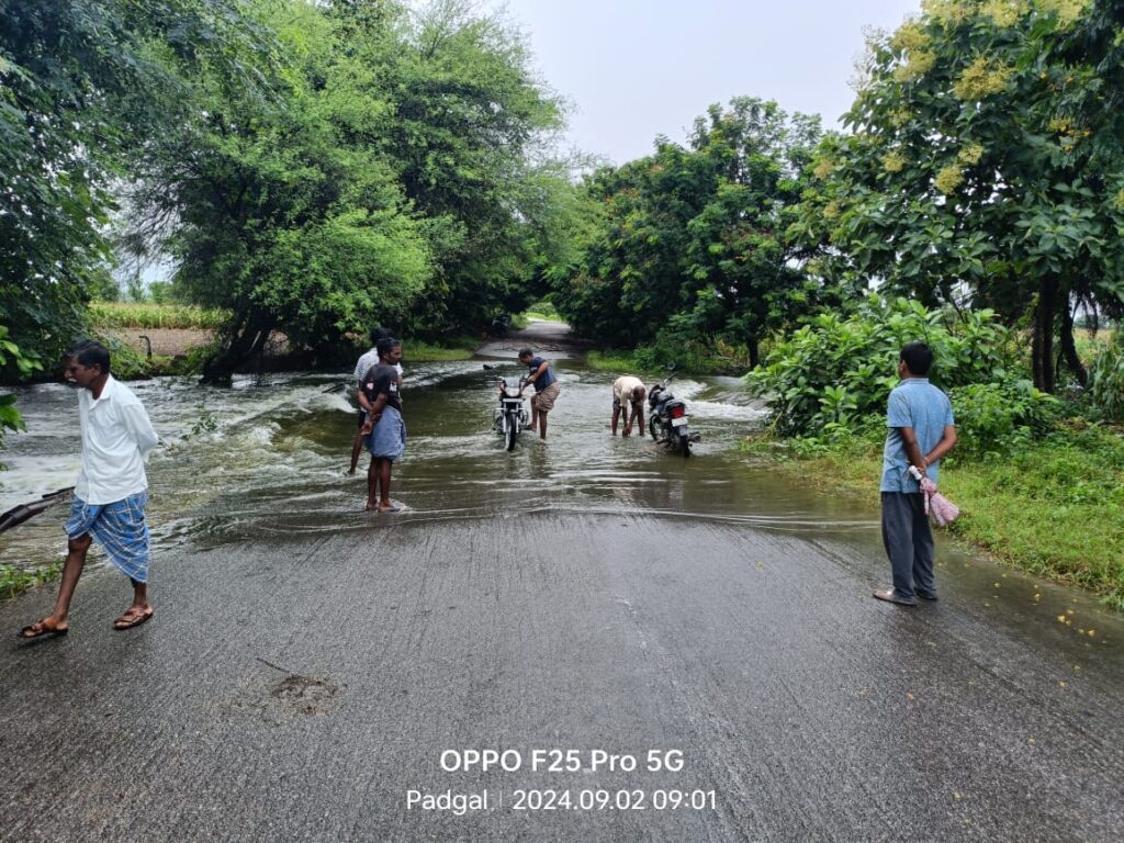 Stopped traffic between Padagal – Armor