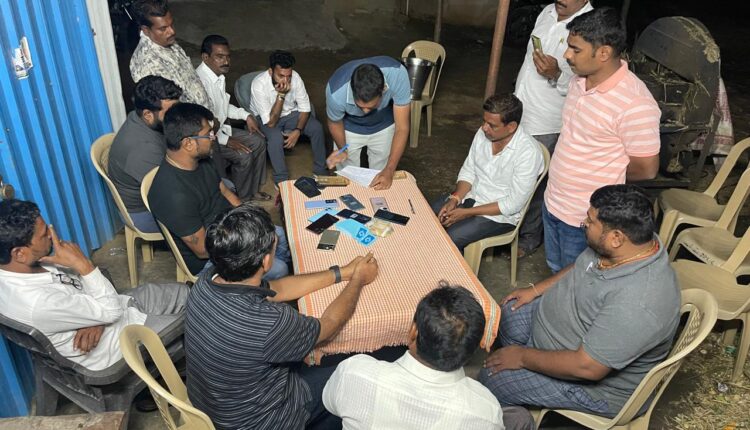 Leaders and traders caught playing poker