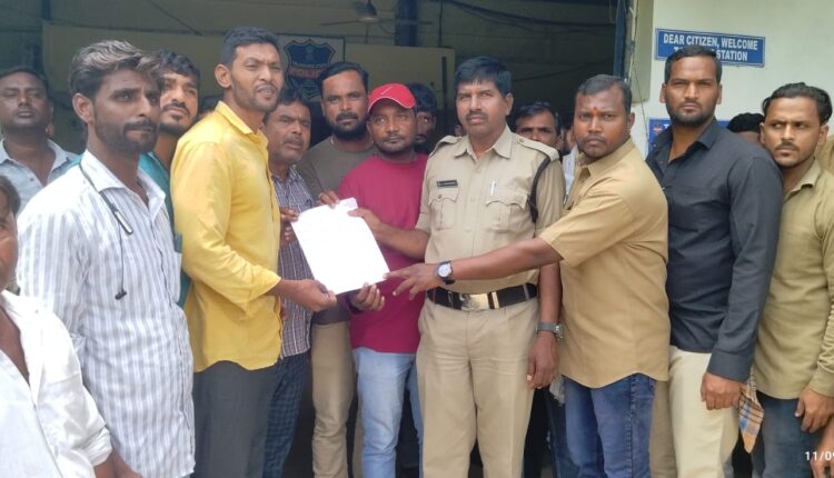 Auto drivers protest over problems with trolleys